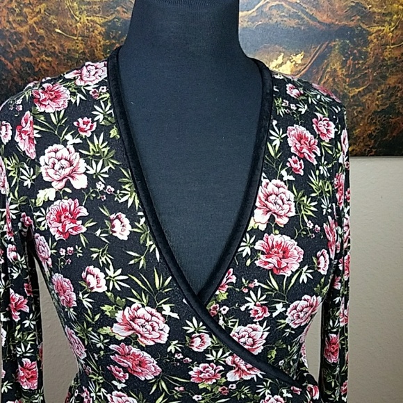 💖Xhilaration Floral Mock Wrap Dress Sz Med. - Picture 4 of 7